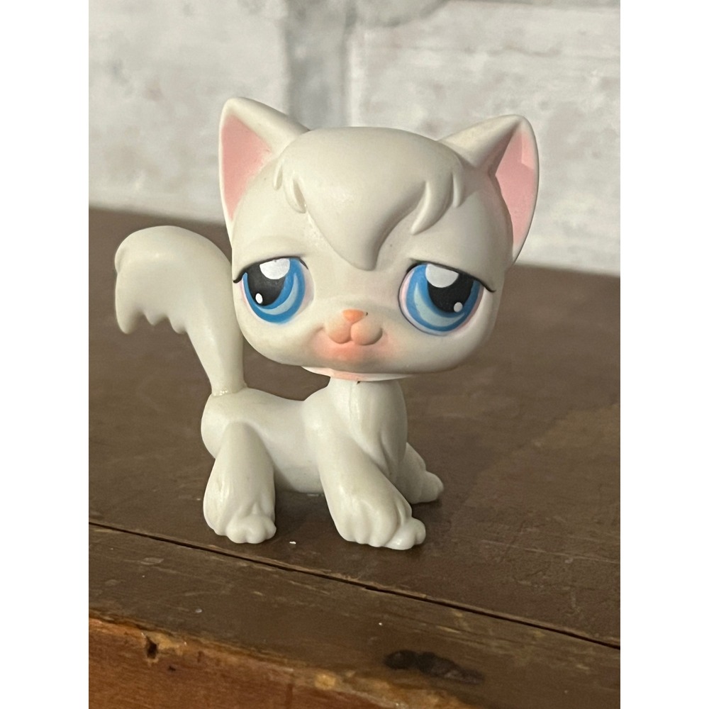 Littlest Pet Shop LPS #9 White Angora Longhair Kitty Cat Blue Eyes Red Magnet